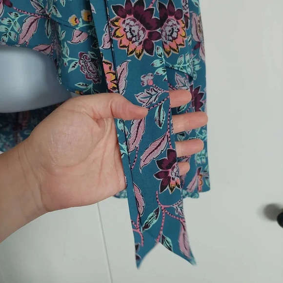 Torrid Georgette Blue Floral Tunic Top Blouse Whimsical Tropical Feminine M/L - Picture 7 of 10